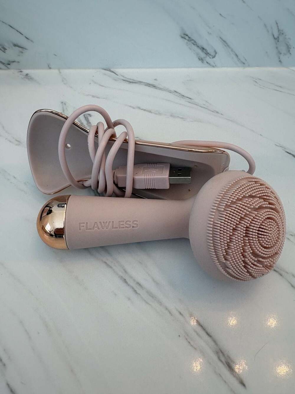 Finishing Touch slicone face Cleanser with Charging Stand